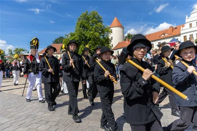 Auch Kinder und Jugendliche beteiligten sich an der traditionellen Parade.