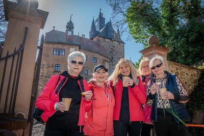 Kolleginnen vom Care Palace Hartha und Freunde sind regelmäßig beim „Sachsen-Dreier“ unterwegs, schon das 10. Mal. Diesmal sind sie die 16-Kilometer-Runde gewandert.