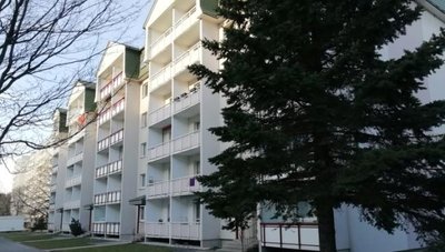Der Wohnblock an der Karl-Kegel-Straße war in der Nacht zum Samstag wegen einer Bombendrohung evakuiert worden.
