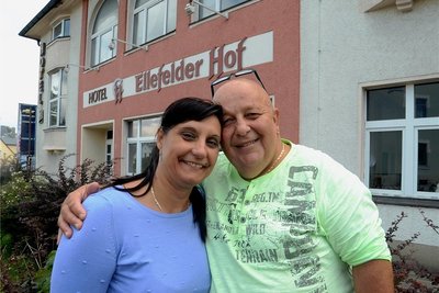 Mirjana und Branko Radulovic wollen den Ellefelder Hof aus dem Dornröschenschlaf wecken. Unterstützt werden sie vor Ort von einigen Ellefeldern, auch mit der IHK haben sie jetzt Kontakt aufgenommen.