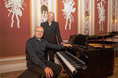 Bassbariton Richard Morrison (London) und Pianist Uwe Zeutzheim (Mainz) waren Solisten am Freitagabend. Das Konzert wurde mit einem Büffet im Hof des Museums abgeschlossen.