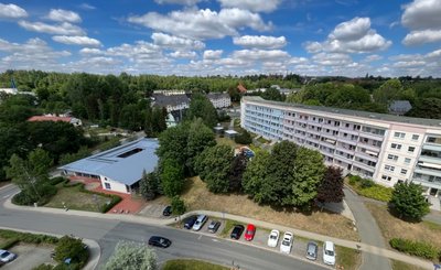 An der Ecke Obermylauer Weg/Dammsteinstraße im Wohngebiet West fühlen sich Anwohner seit Wochen durch ein Pfeifgeräusch gestört. Sogar das Umweltamt war vor Ort. 