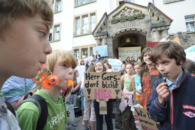 Andrégymnasium 2008: Schüler protestieren gegen die Versetzung ihres Schulleiters.