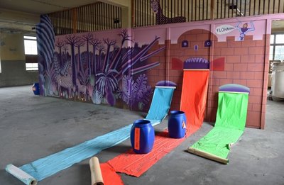 Noch erinnern Kunstprojekte an das Treffen im Vorjahr, zudem sind weiterhin eine Vielzahl Zeit- und Sachzeugen aus Produktionstagen in den Werkhallen zu finden. 