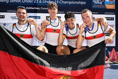 Junge Weltmeister: Jonathan Ebel, Felix Krones, Oscar Krause und Mads Schmied (v. l.) erkämpften mit dem Doppelvierer in Kanada Gold.