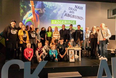 Nach der Premiere von „Nah dran am Abgrund: Erzgebirge“ im Buntspeicher Zwönitz. Nun hofft das Team, dass viele Menschen den Film im Internet ansehen und teilen.
