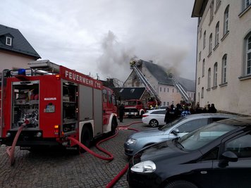 Rauchschwaden zogen wegen eines Brandes über die Schneeberger Innenstadt