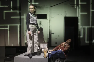 Sophie Hess als Medea und Dea und Philipp Andriotis als Erekle.