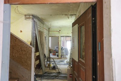 Blick in die Baustelle: Hier im Erdgeschoss ist links die Öffnung zu sehen, wo noch ein Fahrstuhl eingebaut wird.