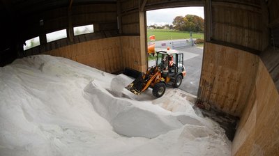 Der Winterdienst in Sachsen fühlt sich gerüstet: Die Salzlager sind voll.