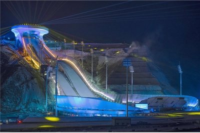 Die olympischen Sprungschanzen sind ein meisterhaftes Bauwerk, sagen die wenigen Skispringer, die auf der Anlage in Zhangjiakou bereits gesprungen sind. Testwettkämpfe im Vorjahr fielen der Pandemie zum Opfer. 