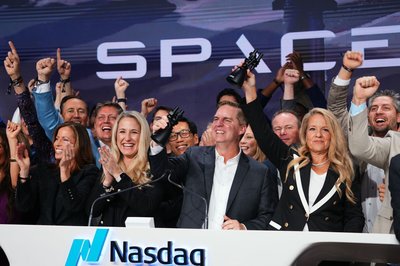 Manager von SpaceX läuteten das Börsendebüt an der Technologiebörse Nasdaq ein. (Archivbild)