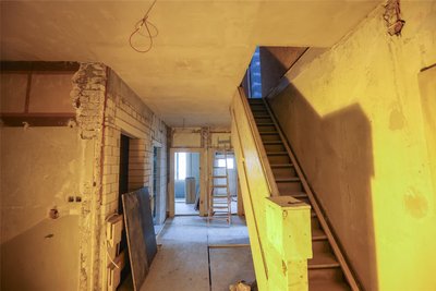 Historische Raumaufteilungen und Treppenaufgänge bleiben erhalten.