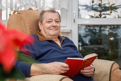 Volkmar Franz (Foto: Archiv) hat eine Corona-Erkrankung überstanden. Der 69-Jährige will dem Team im Erzgebirgsklinikum mit einem Dankesstollen danken. Diese werden in der Weihnachtszeit von der "Freien Presse" Annaberg und den Annaberger Backwaren vergeben. Können sich die Mitarbeiter im Krankenhaus trotz der aktuellen Lage darüber freuen?