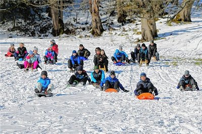 Mädchen und Jungen der Klasse 5 b der Stadtschule Schwarzenberg haben am Donnerstag einen Wintersporttag eingelegt.