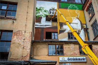 Der Georgier Dante widmet sich in seinem Wandbild auch der Vergangenheit und mit ihr verbundener Erinnerungen.