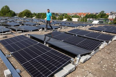 Auf dem Stadtbad sind Solarmodule installiert, die Elektroenergie liefern. Auch Freibäder kommen nun hinzu.