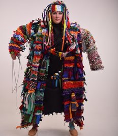 Wie Upcycling geht, zeigen Ridhima Wadhwa und Sarah Zöffel bei diesem Modell, für das sie Stoffreste verarbeiteten. 