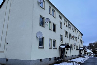 Im Wohngebäude Hauptstraße 41-43 in Triebel soll für gut 100.000 Euro die Hauselektrik erneuert werden.