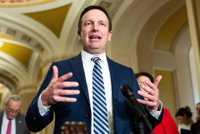 „Selenskyj ist nicht unfreundlich gewesen. Er hat Vance eine einfache Frage gestellt“, analysiert Senator Chris Murphy bei X.