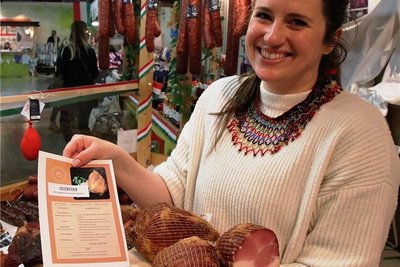 Flora Pek hat nicht nur den Osterschinken aus Ungarn mitgebracht, sondern auch gleich noch das passende Rezept dazu. 