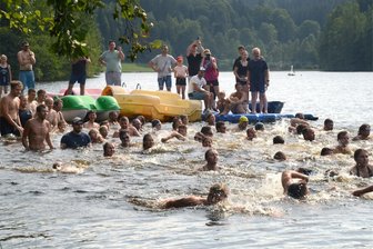 8. Jedermann Triathlon in Falkenstein: „Wir stoppen bewusst keine Zeit oder ehren einen Sieger“ - Beim Start des 8. Jedermann Triathlons auf der Talsperre Falkenstein über die Kurzdistanz.