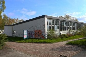 80.000 Euro-Gebot für marode Schwimmhalle - Vor drei Jahren geschlossen, ist die Schwimmhalle Flurstraße jetzt versteigert worden.