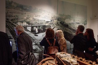 80 Jahre Bombardierung Plauens: Sonderausstellung eröffnet mit großem Andrang - Die Sonderausstellung „Bomben auf Plauen“ befasst sich unter anderem mit Plauens Rolle als Rüstungsindustrie-Standort im Zweiten Weltkrieg.