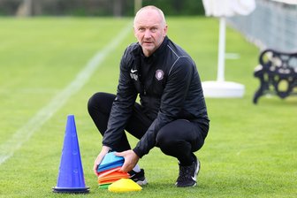 80 Jahre Erzgebirge Aue: Thomas Romeyke – Der Mann für alle Fälle - Er ist der Mann für alle Fälle beim FC Erzgebirge Aue: Teammanager, Zeugwart und Busfahrer Thomas Romeyke.