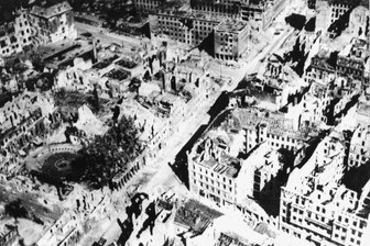 80 Jahre Kriegsende in Deutschland: Nie wieder Krieg, doch was heißt das eigentlich? - Nie wieder Krieg: Drei Worte, die simpel klingen, es aber mitnichten sind.