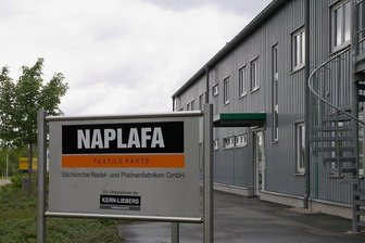 80 Mitarbeiter betroffen: Chemnitzer Nadelfabrik muss schließen - Der Neubau im Gewerbegebiet an der Mauersbergerstraße wurde 1998 in Betrieb genommen. Damals gehörte die Naplafa noch zum Schweizer Unternehmen Haase und Kühn.