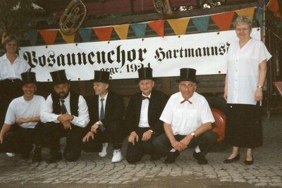 Beim Festumzug zur 650-Jahr-Feier von Hartmannsdorf 1996 war der Chor natürlich vertreten.