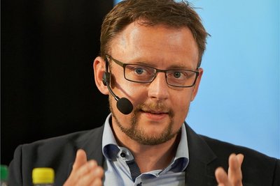 Rolf Weigand (AfD): Seit Januar 2018 ist der 37-Jährige Ingenieur für Keramik, Glas- und Baustofftechnik Mitglied des Sächsischen Landtages. Rolf Weigand ist verheiratet, hat drei Kinder und wohnt in Großschirma. Seit 2019 ist Weigand für die AfD im mittelsächsischen Kreistag vertreten und wurde von der AfD für die Landratswahl nominiert. |