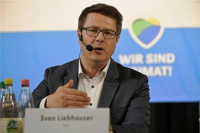 Sven Liebhauser (CDU): Seit dem Jahr 2019 ist Sven Liebhauser Oberbürgermeister von Döbeln. Der 40-Jährige war zuvor seit 2009 Mitglied des Sächsischen Landtags. Seit 2016 ist er Kreisvorsitzender der CDU Mittelsachsen. Der verheiratete Vater von drei Kindern hat seit 2004 ein Kreistagsmandat in Mittelsachsen inne.
