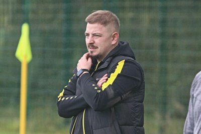 Dominic Schmidt, der Trainer der jungen Spielgemeinschaft, strebt in der nächsten Saison einen Platz im Mittelfeld an.