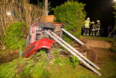 Bei einem Unfall am Samstagabend im erzgebirgischen Oelsnitz wurde ein 27-Jähriger leicht verletzt.