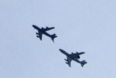 Luftbetankungen von Militärflugzeugen über Reichenbach: Diese Fotos gelangen Sven Trakis am vergangenen Donnerstag. Immer wieder sind solche Manöver in der Region zu beobachten. 