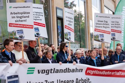 Die Beschäftigten der Vogtlandbahn hatten im Vorfeld der Entscheidung für ihre Arbeitsplätze protestiert.