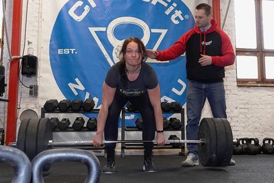In den vergangenen Wochen waren die Mitarbeiter des Studios Crossfit in Zwickau meist unter sich. Ab dem heutigen Samstag bieten Luisa Schiffmann und Richard Görner wieder Kurse an. Dabei gilt die 2G-plus-Regel. 