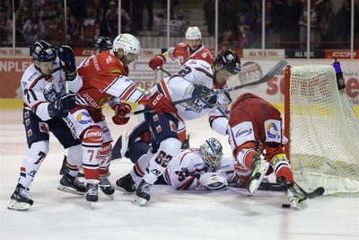 Viel Arbeit für Huskies-Keeper Philipp Maurer. Crimmitschau erspielte sich etliche hochkarätige Chancen.
