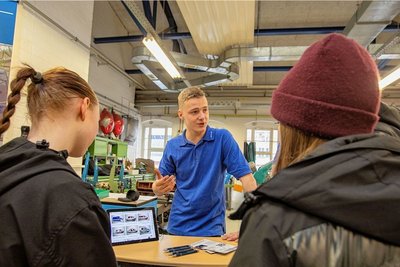 Ole Diersch (17), Azubi erstes Lehrjahr bei Autoausstatter Binz. Sein Auftritt am Stand war überzeugend.