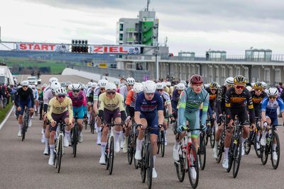 Premiere beim 86. Radrennen auf dem Sachsenring: Auf dem Grand-Prix-Kurs fand erstmals ein Rennen der Rad-Bundesliga statt.