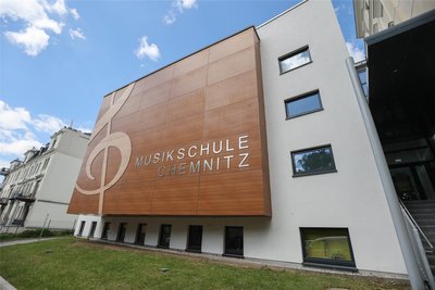 Derzeit unterrichten an der städtischen Musikschule 17 festangestellte Lehrkräfte und 87 auf Honorarbasis.