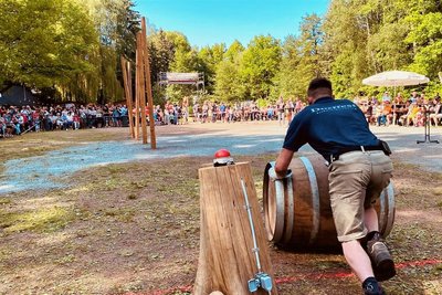 Das Fassrollen durfte auch in Erlbach-Krichberg bei den diesjährigen Dorffest nicht fehlen. 