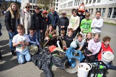 Die Ausbeute nach der Müllsammelaktion der Grundschüler.
