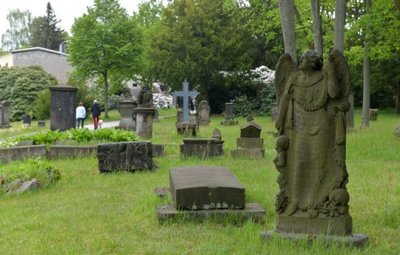 Der Donatsfriedhof ist Anfang des 16. Jahrhunderts als Pestfriedhof angelegt worden. Auf dem Donatsfriedhof sind namhafte Persönlichkeiten begraben. Große Teile der Anlage stehen unter Denkmalschutz.