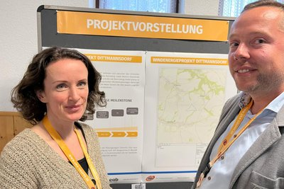 Nancy Döhnert und Jim Puntschuh von der Meißner UKA-Gruppe gehörten zu dem Team, das das Windkraft-Projekt im Mai auf einer Einwohnerversammlung vorgestellt hat.