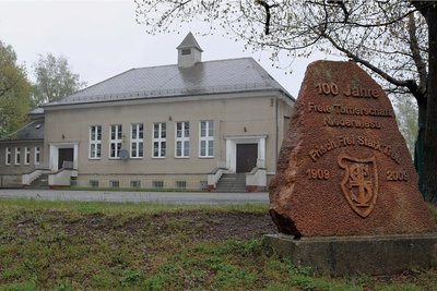 Die alte Sporthalle in Niederwiesa wurde 1928 eingeweiht. Sie ist in ihren Abmessungen zu klein und in fast allen Bereichen längst nicht mehr zeitgemäß. 