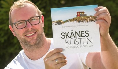 In seinem neuen Buch zeigt der Fitnessstudiobetreiber Fotografien von weiten Sandstränden und beliebten Ausflugszielen. Außerdem stellt er einige Wanderrouten vor. 
