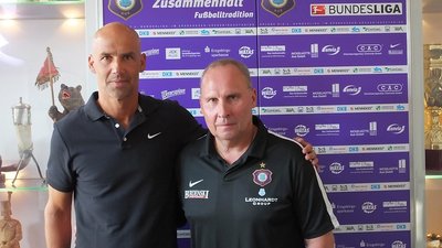 Cheftrainer Thomas Letsch (links) mit Präsident Helge Leonhardt.